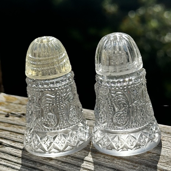 Antique DUNCAN & MILLER SANDWICH Clear Mini Salt & Peppers Shakers- 2.375" - Picture 7 of 9